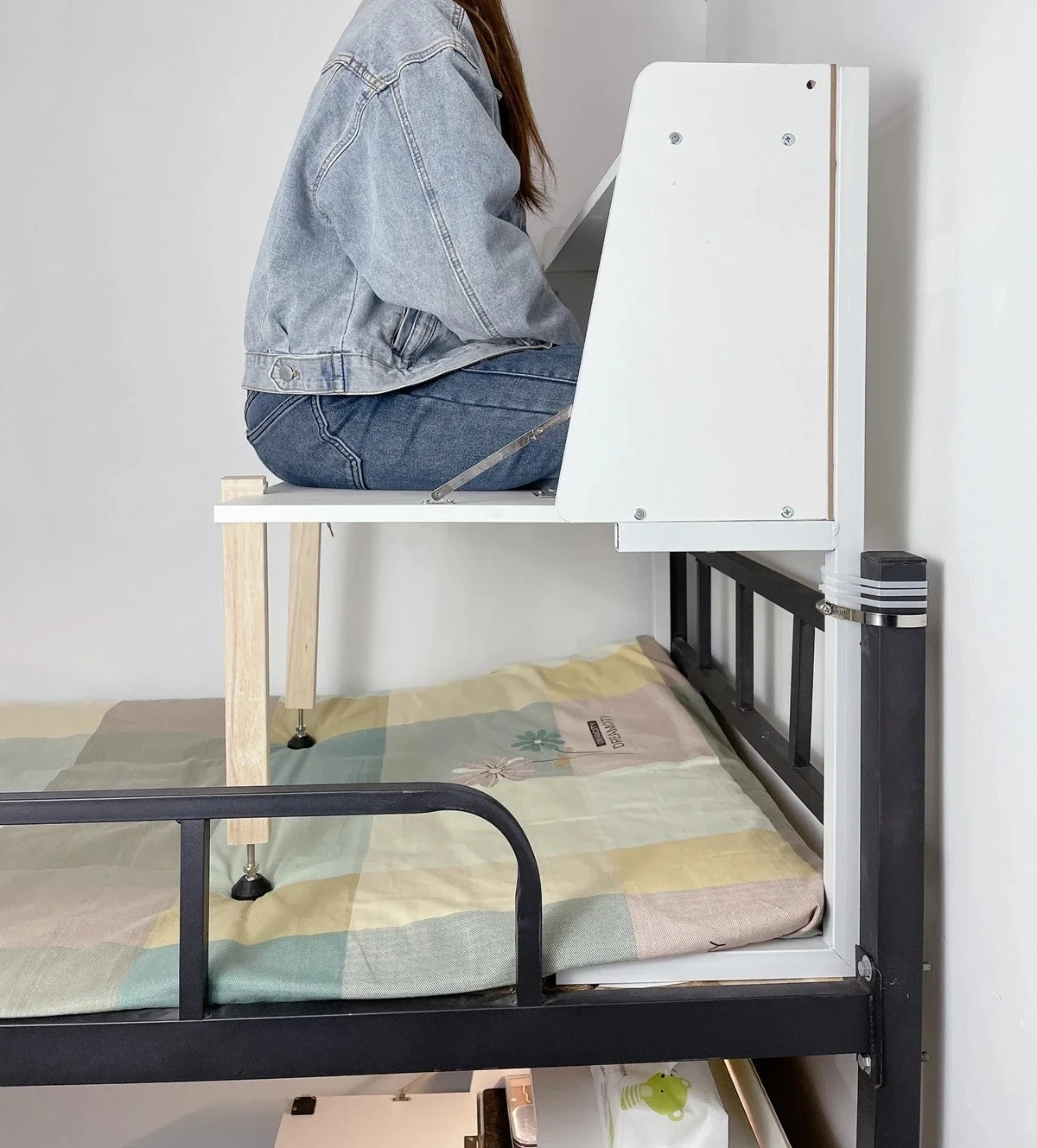 無垢材の寮のベッドデスク吊り下げ折りたたみ寮の素晴らしいプラスサイズのゲームテーブル