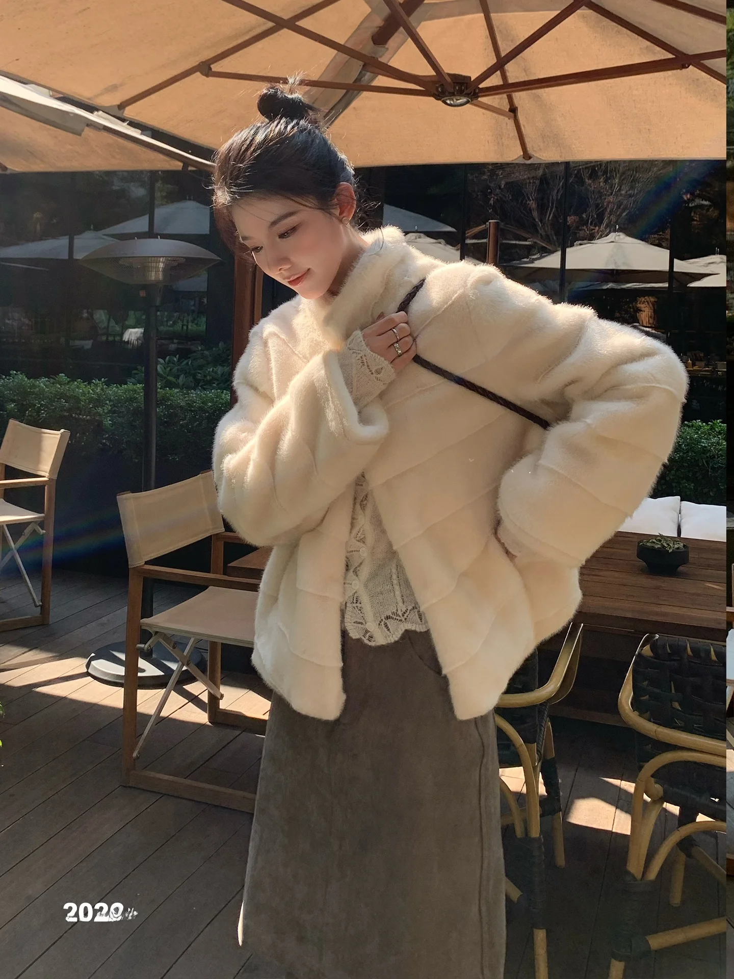 

Женское зимнее пальто Ele Qiangwen Uangjiang из экологичного полиэфирного волокна, серия «Норковый хвост», класса люкс, приталенного кроя