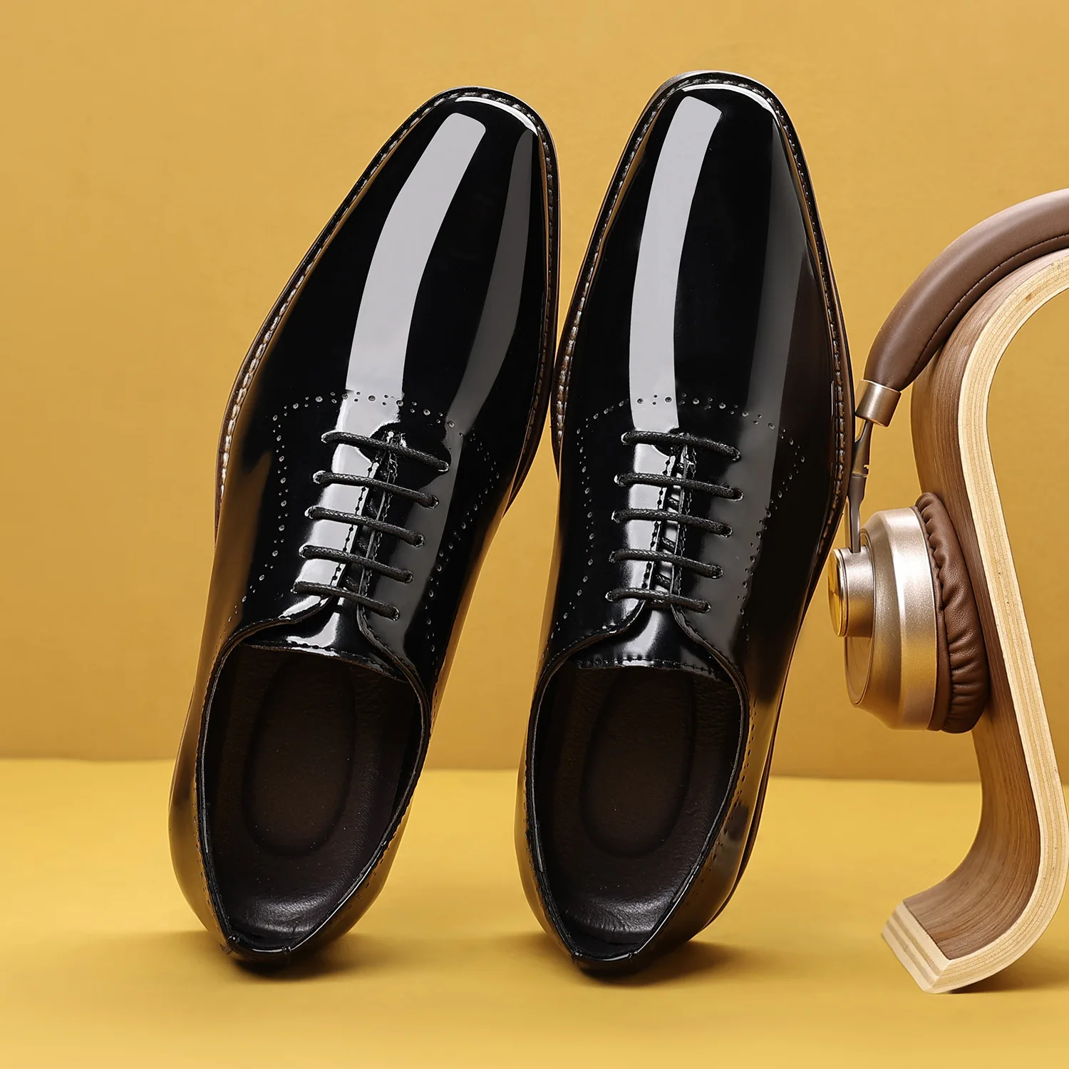 Nuevos zapatos Oxford de charol con espejo puntiagudo a la moda de lujo para hombre, calzado Formal de diseñador para vestido de fiesta de boda y regreso a casa