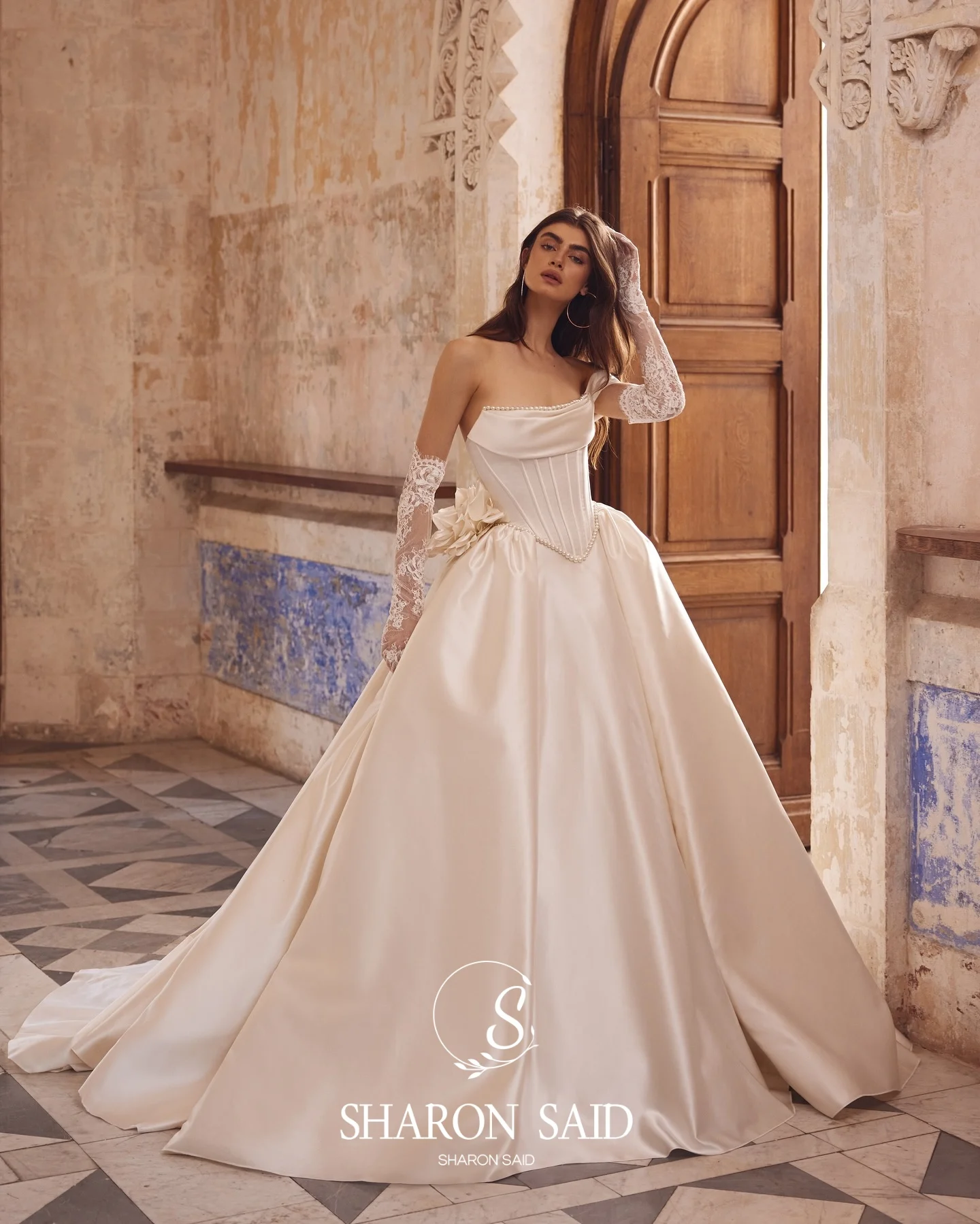 Sharon Said Elegancka suknia ślubna 3D Flowers Pearl Satin Off White 2025 Gorset bez ramiączek Suknia balowa Suknie panny młodej SW083 Dostosowane