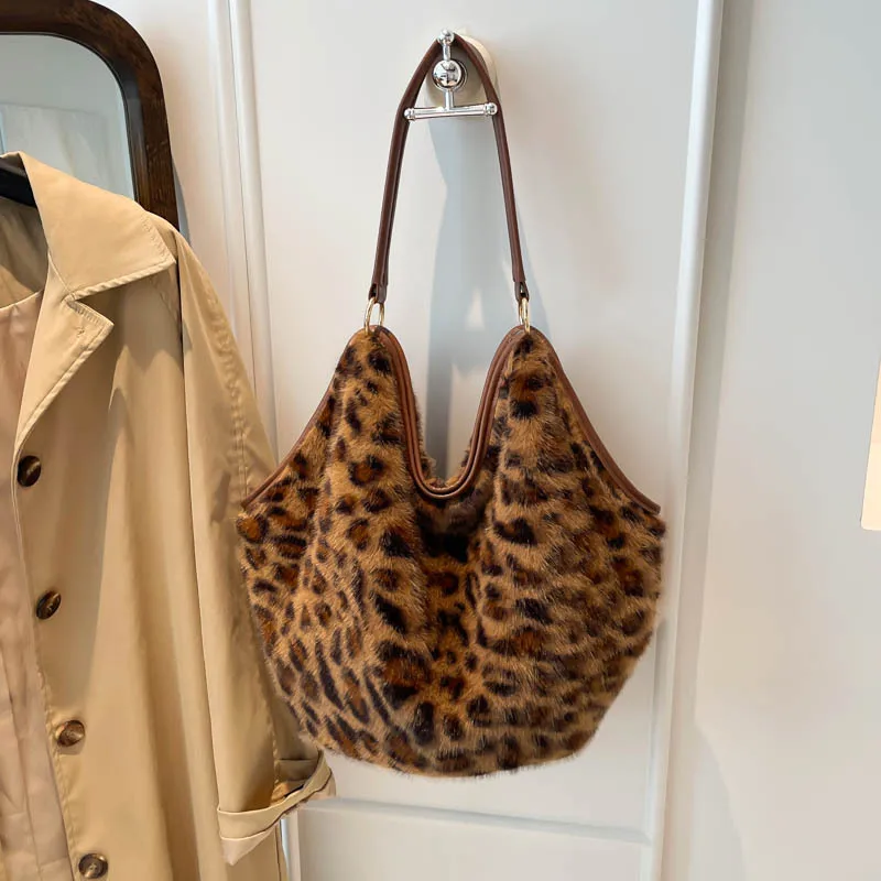bolsas-de-ombro-de-pelucia-para-mulheres-com-estampa-de-leopardo-cor-solida-bolsas-casuais-de-pelucia-falsa-grande-capacidade-bolsa-peluda-para-mulheres