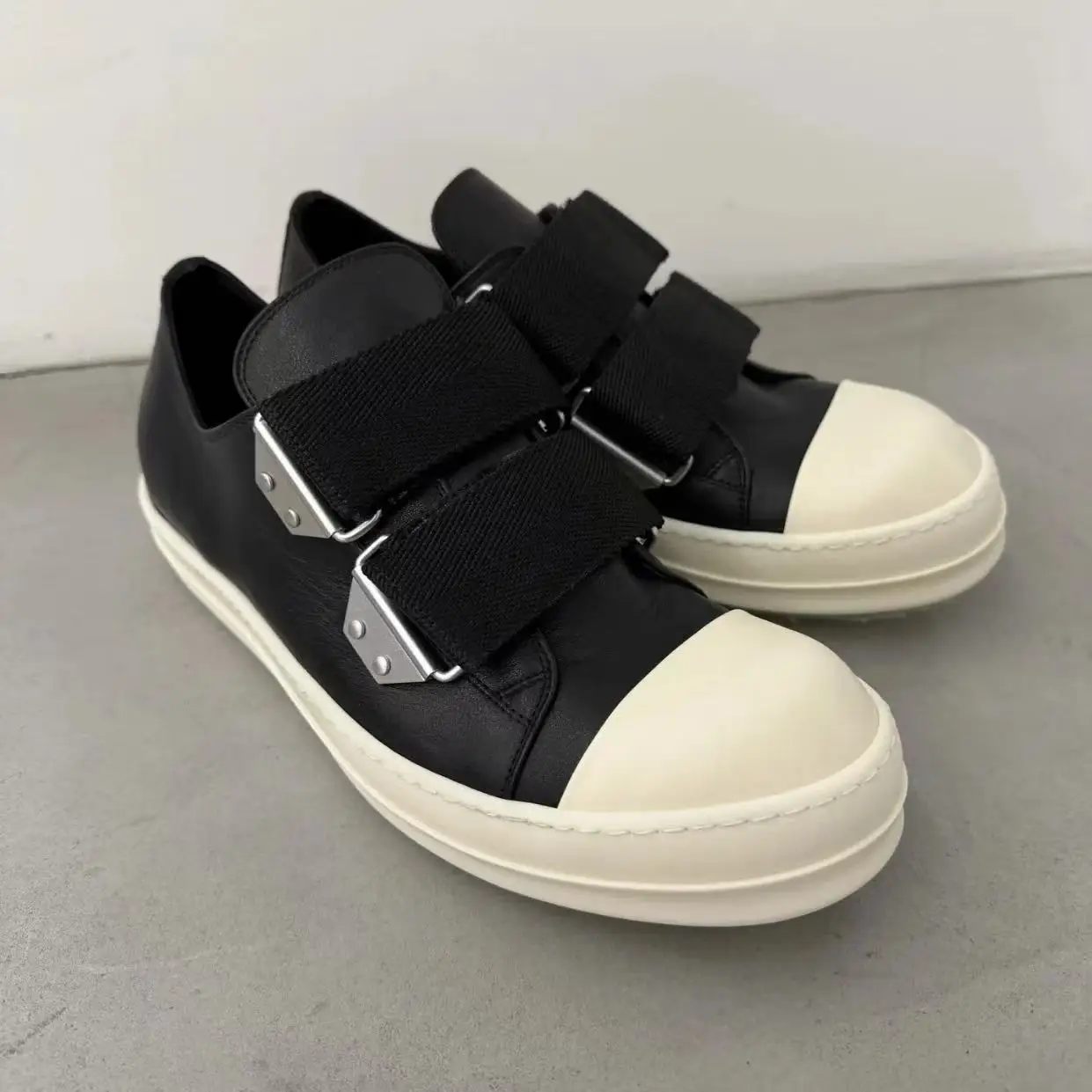 New 2026 Low-top Men's and Women's Same Dark Style Upturned Head Thick-soled Heightening Casual Trendy Men's Board Shoes