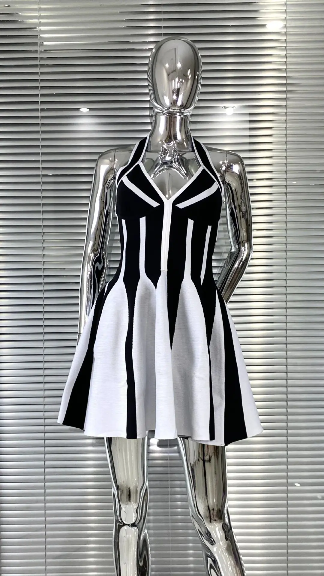 Robe courte à col bas noir et blanc pour femmes, robe de soirée élégante pour les fêtes, les vacances, les spectacles, costume de scène
