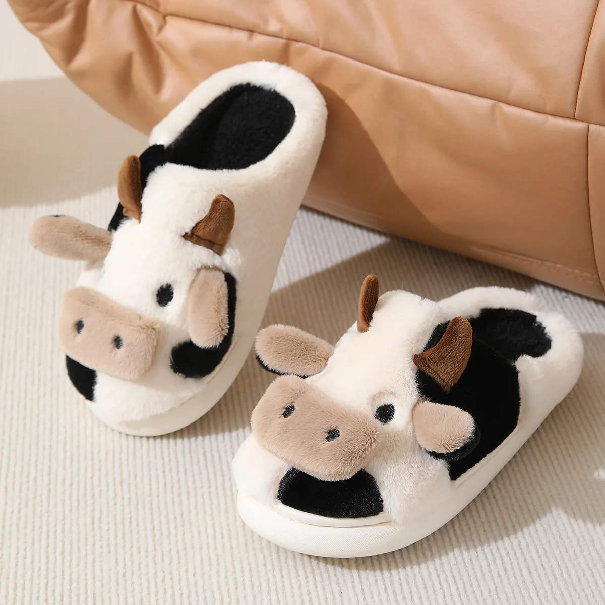 Chinelos de pelúcia quente de vaca unisex dos desenhos animados, slides internos antiderrapantes para casal, sapatos de algodão em casa, toe wrap, novo, inverno