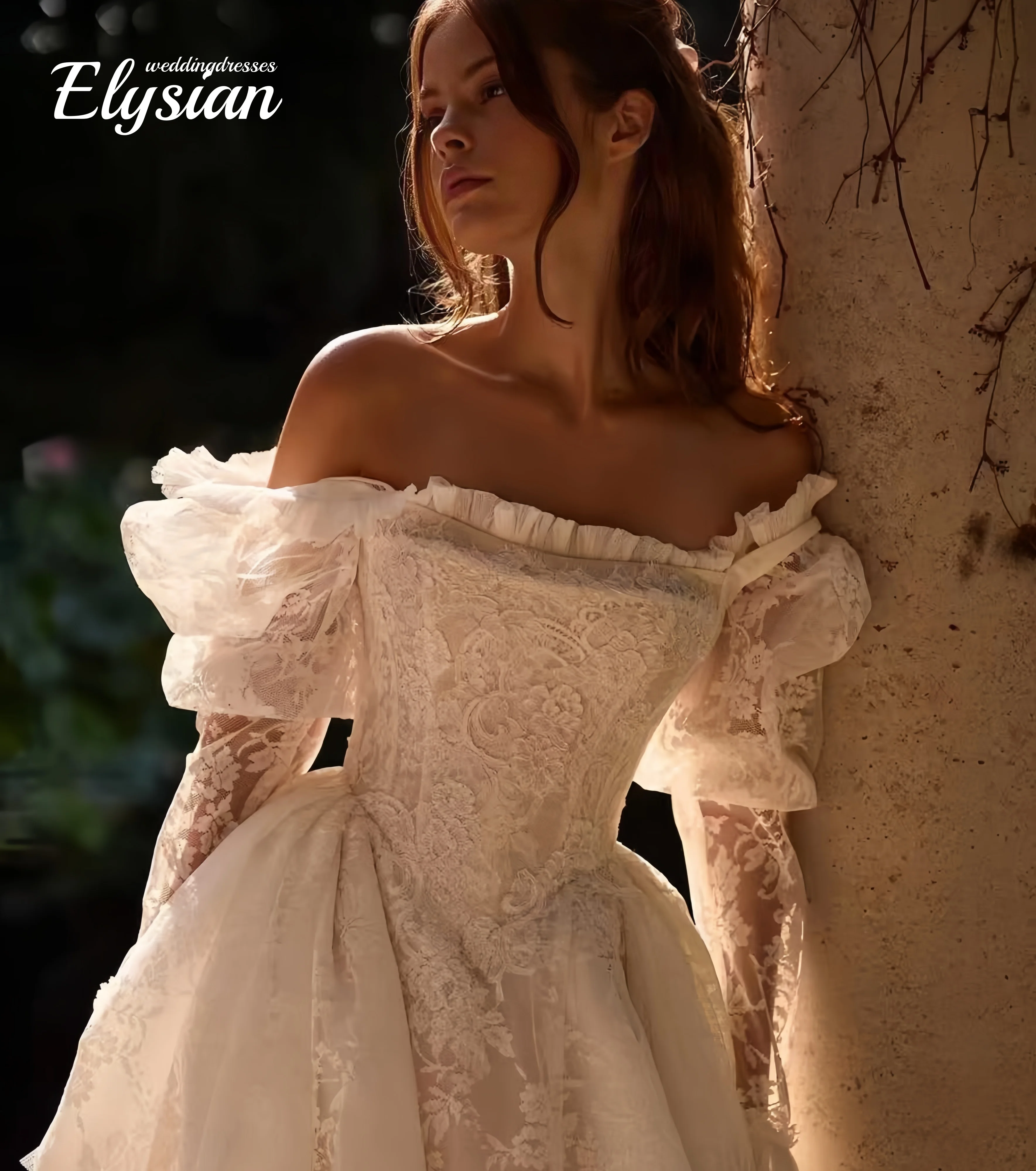 Gaun pengantin renda elegan yang dapat disesuaikan, gaun pesta malam dengan rok panjang berrenda berlengan panjang dan ritsleting di bahu terbuka.