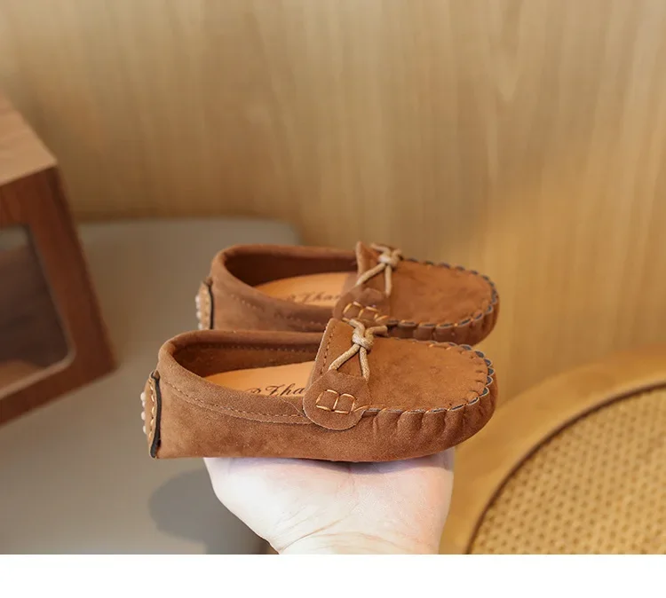 Mokassins für Jungen und Mädchen, weiche, atmungsaktive Slip-On-Schuhe für Kinder, modische, lässige Slipper, flache Schuhe mit Knoten, klassischer britischer Stil, neu – Detail 4