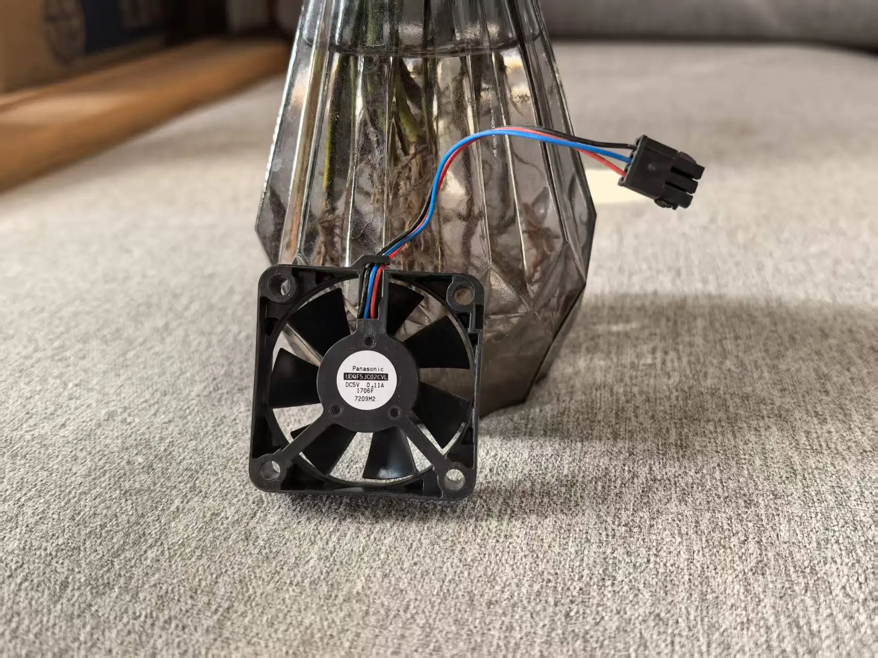 

Автомобильный вентилятор для фар UDQF5JC02CVL 5015 5 В 0,11 А 3-линейный бесшумный гидравлический вентилятор