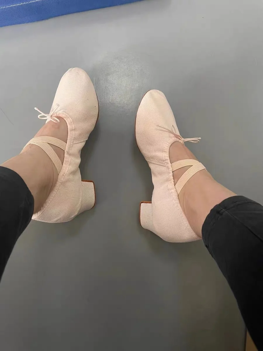 女性用ソフトソールと3cmヒールのダンスシューズ、大人用バレエシューズ、ヨガ、クラシックダンス、指導および練習用シューズ