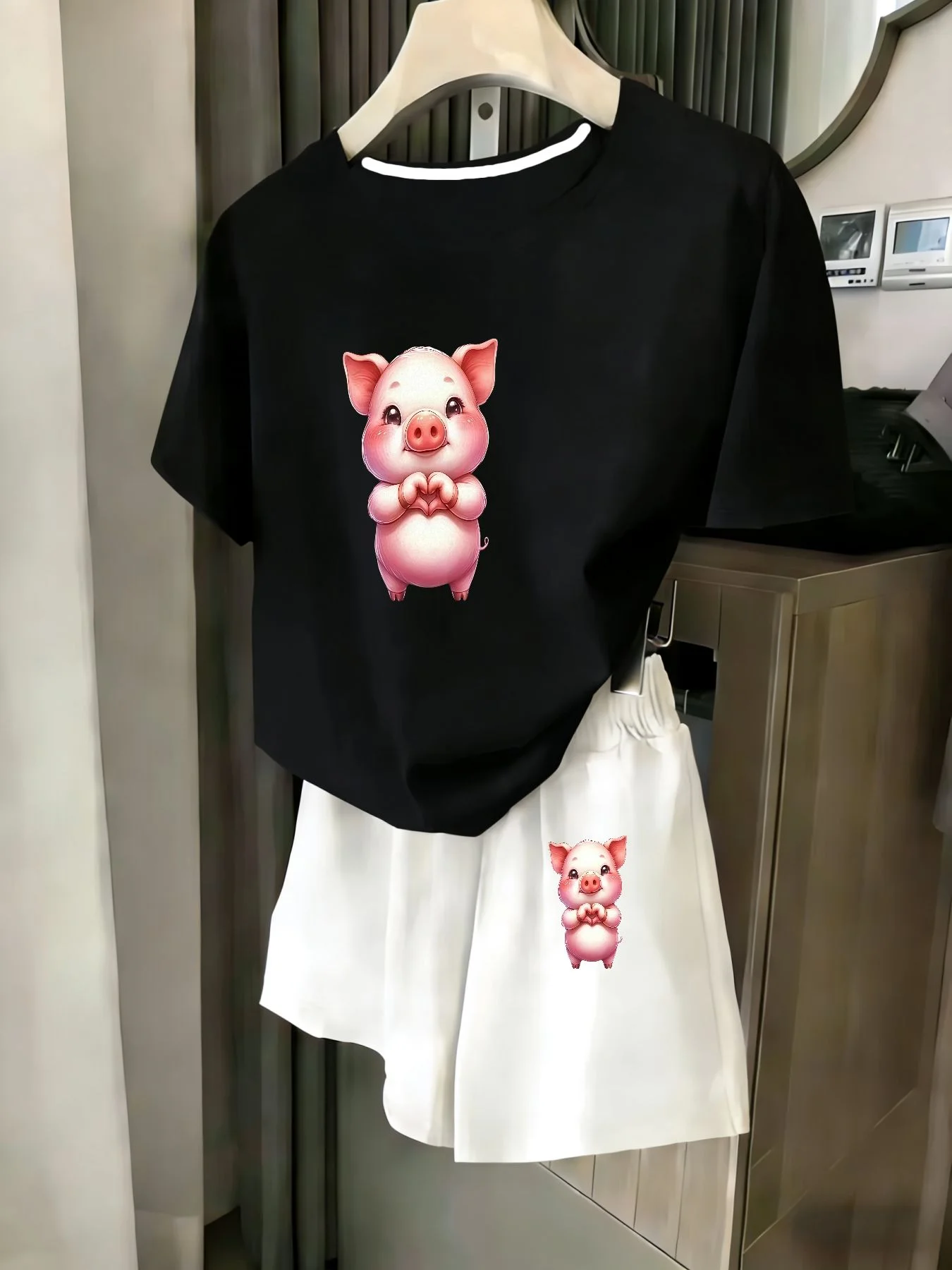 

Женский комплект из 2 предметов, летний комплект для пляжного отдыха, повседневная футболка с круглым вырезом и короткими рукавами, шорты с эластичной резинкой на талии, удобный костюм