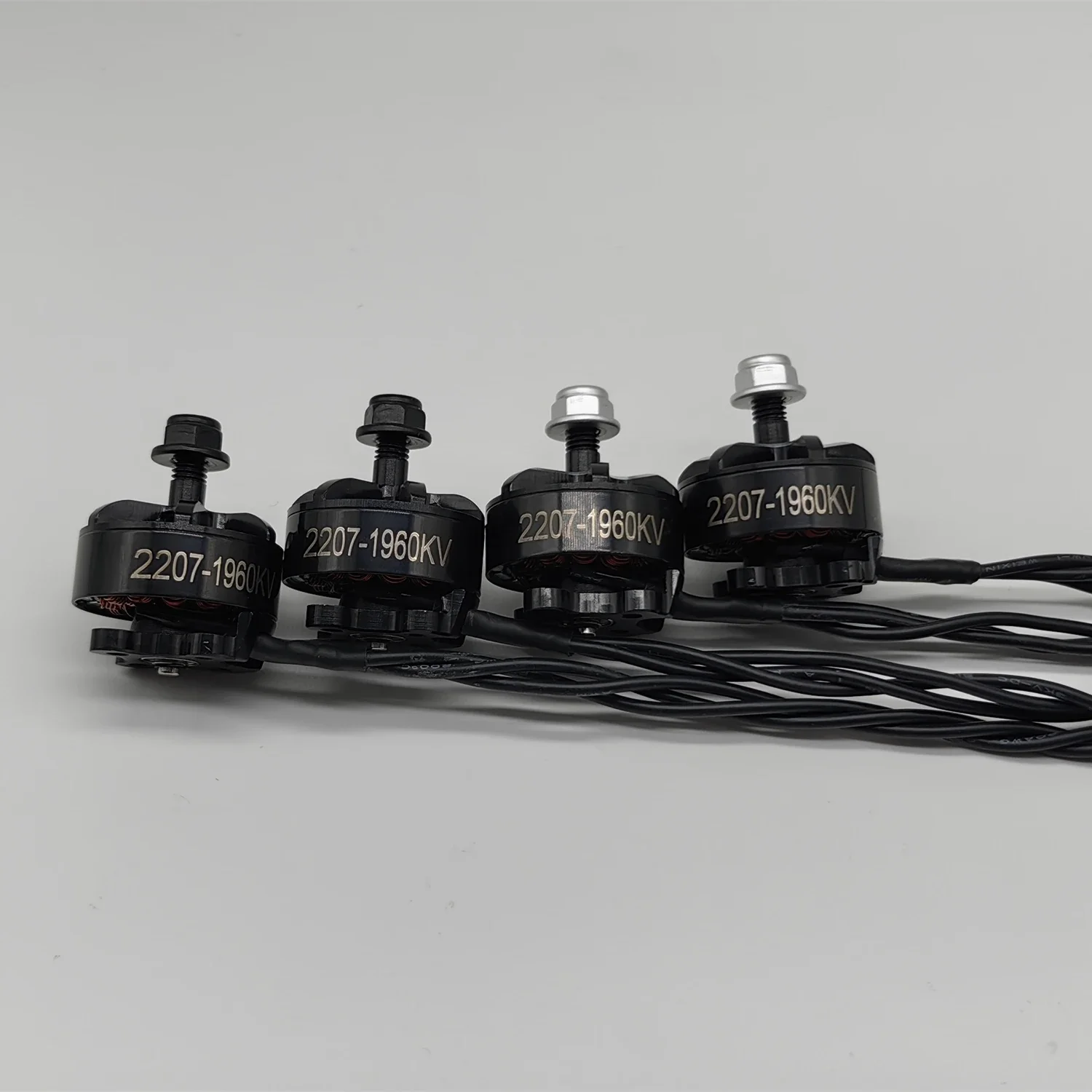 2207 1960KV 5-6S FPV Brushless Motor Compatible with 5inch Propeller for RC FPV Racing Freestyle Drone