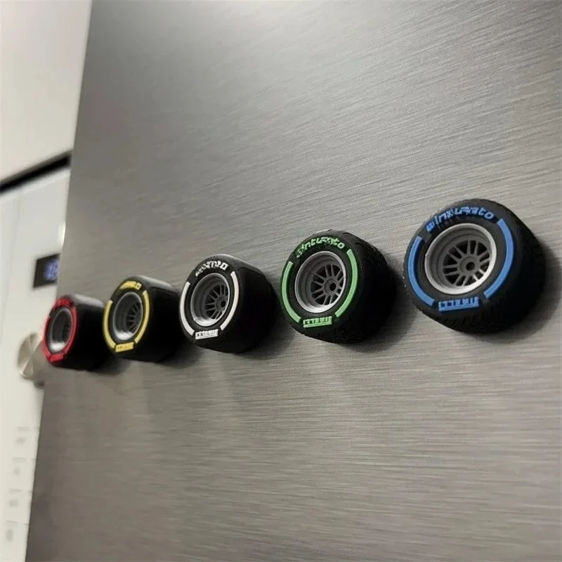 1 مجموعة ثلاثية الأبعاد مغناطيس الثلاجة F1 طبق الاصل الإطارات ديكور المنزل الحلي ، مغناطيس الثلاجة ، موضوع السباق الهدايا لمحبي F1 #4