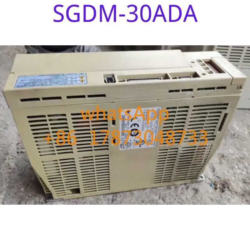 Uji fungsi driver servo bekas SGDM-30ADA utuh