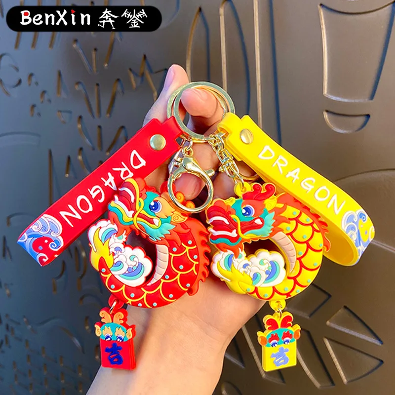 سلاسل المفاتيح الراقية والرائعة من Miniso، وحقائب السيارات والمعلقات لسنة التنين، ورأس السنة الجديدة الرائعة والراقية