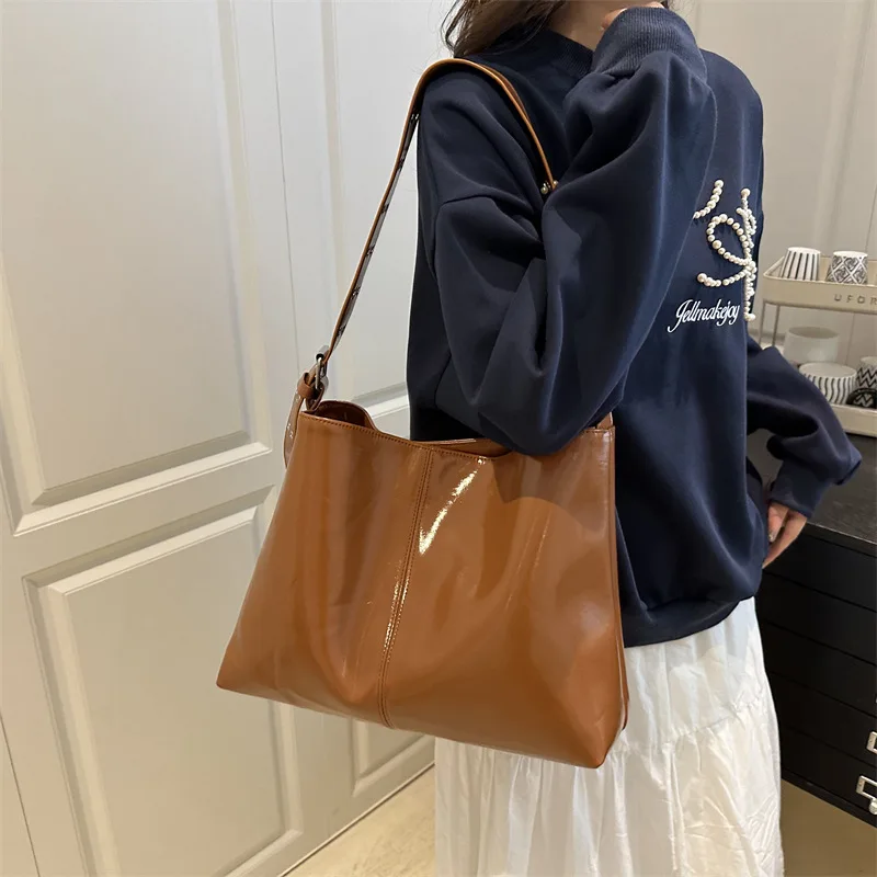 

2025 Solid Color Tote Bag, Vintage Shoulder Purse for Women, Spacious Autumn Crossbody, Textured Day to Night Bag, Minimalist