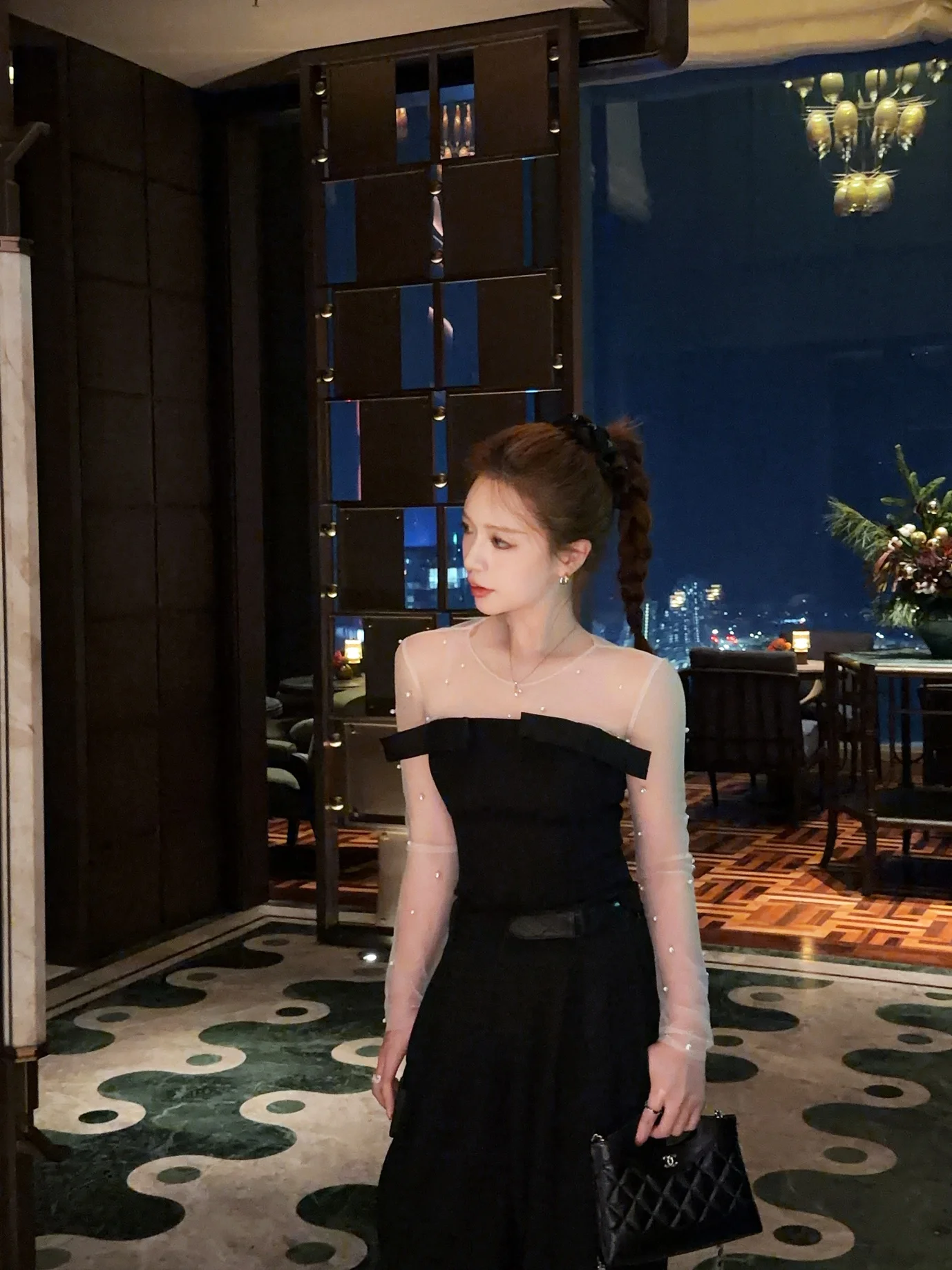 

Женская блузка Ele Pearl с жемчужным декором и кружевом, топ с узлом, легкая, роскошная на ощупь, из смеси полиэстера и спандекса, с коротким рукавом