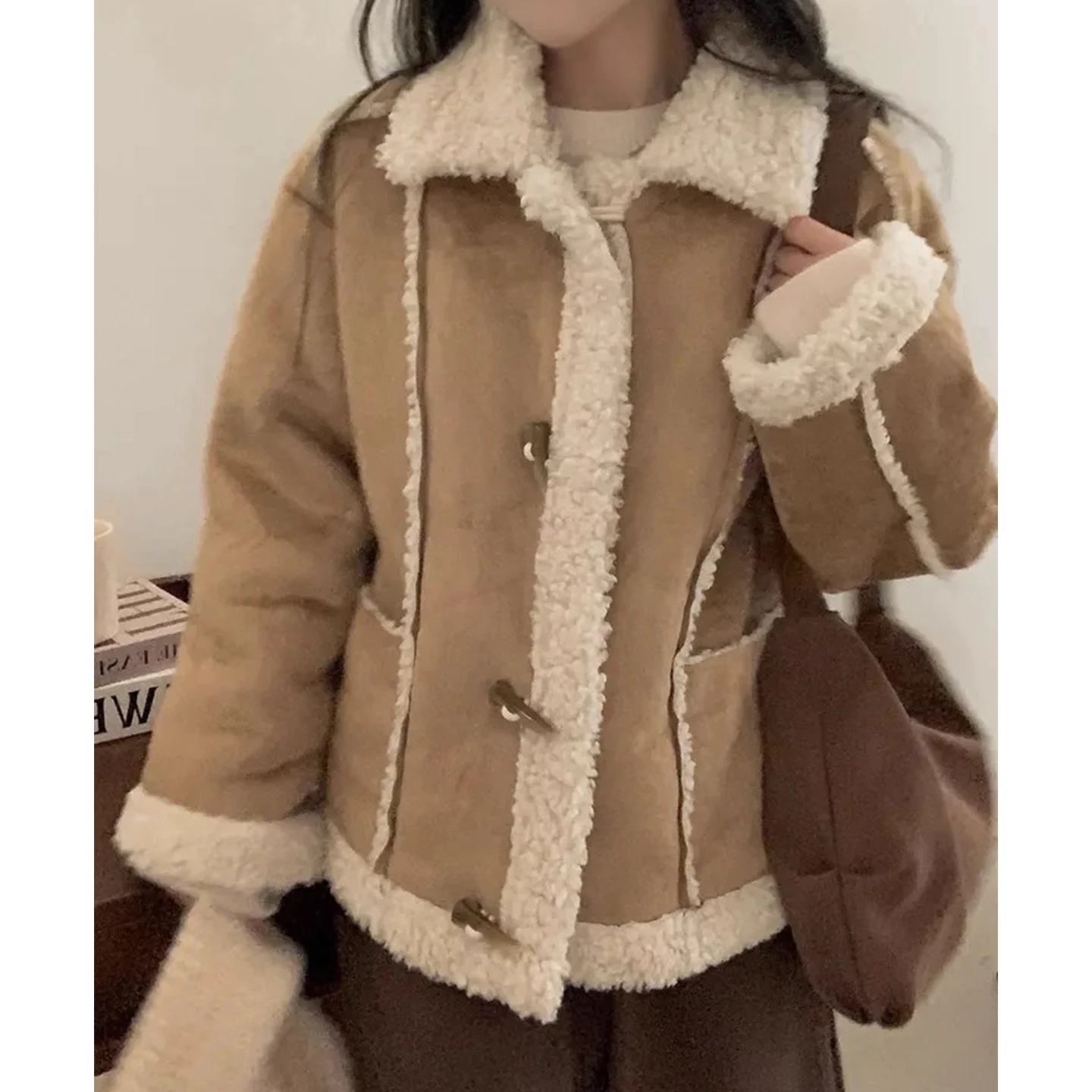 Pelle con bottoni retrò e pelliccia di agnello Jaet Donna Inverno Nuovo Sle Double ket Capispalla versatile Pendolarismo Sle Poliestere...