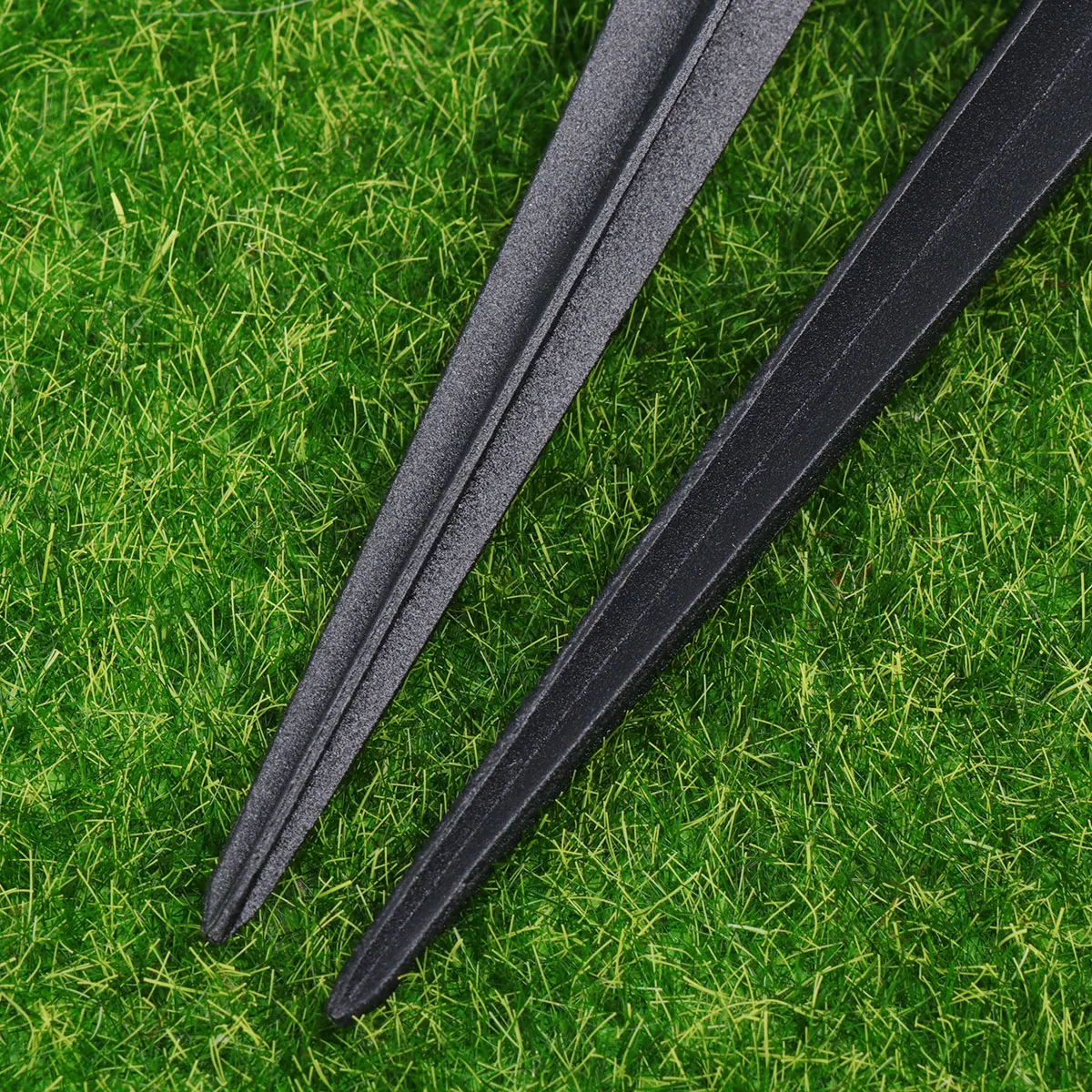 

4Pcs Versatile Ground Spikes for Festival Landscaping Durable Material Easy Installation Lawn Lamp Stakes Garden Patio Yard M5