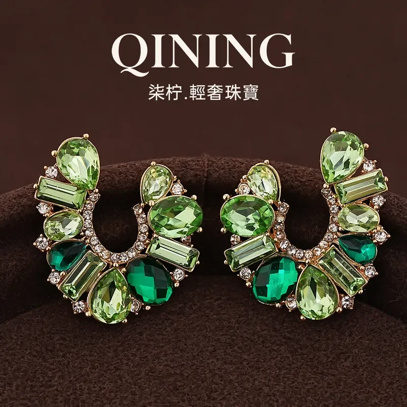 Qingzhi diamond ring, flash diamond geometric water drop stud earrings, court style banquet luxury earrings, light luxury