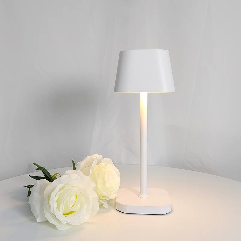 Cordless LED Metal Table Lamps For Indoor Bar Hotel Camping Light Touch Rechargeable Lampada da tavolo Acrylic Decor wireless