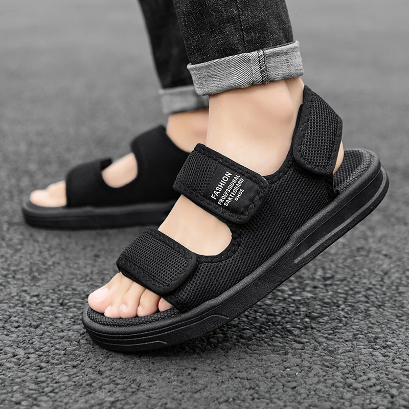 A Pair of New Summer Simple Sandals, Wear-Resistant Sports and Leisure Beach Shoes, Outdoor Versatile Driving Shoes for Men
