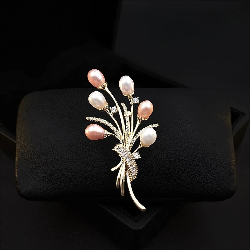

Elegant Natural Pearl Bouquet Flower Brooch Premium Craftsmanship Women Suit Neckline Corsage Pin Fashion Jewelry Accessory 1355