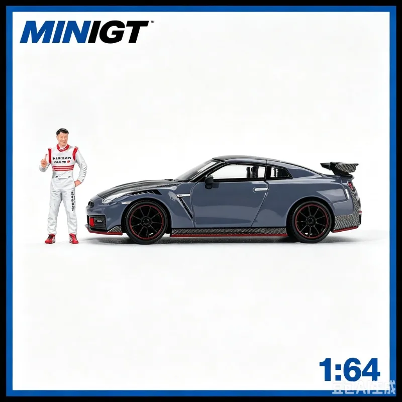 MINIGT 1:64 Nissan GT-R R35 die-casting alloy simulation car model with doll, a gift and souvenir that boys like.