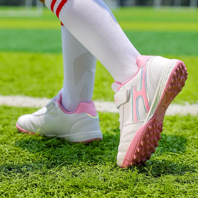 Hot Selling Outdoor Professional Childrens Football Shoes Ankle Protection Comforta Sports Shoes Track and Field Racing Spikes