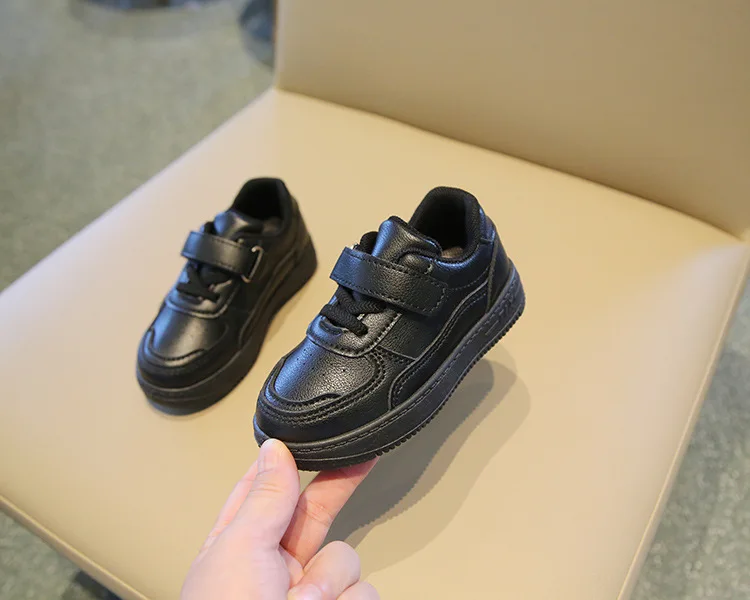 Kinder-Sneaker aus PU-Leder für Frühling und Herbst, leichte, rutschfeste Laufschuhe für Mädchen und Jungen, schlicht, weiche Sohle, bequem – Detail 3