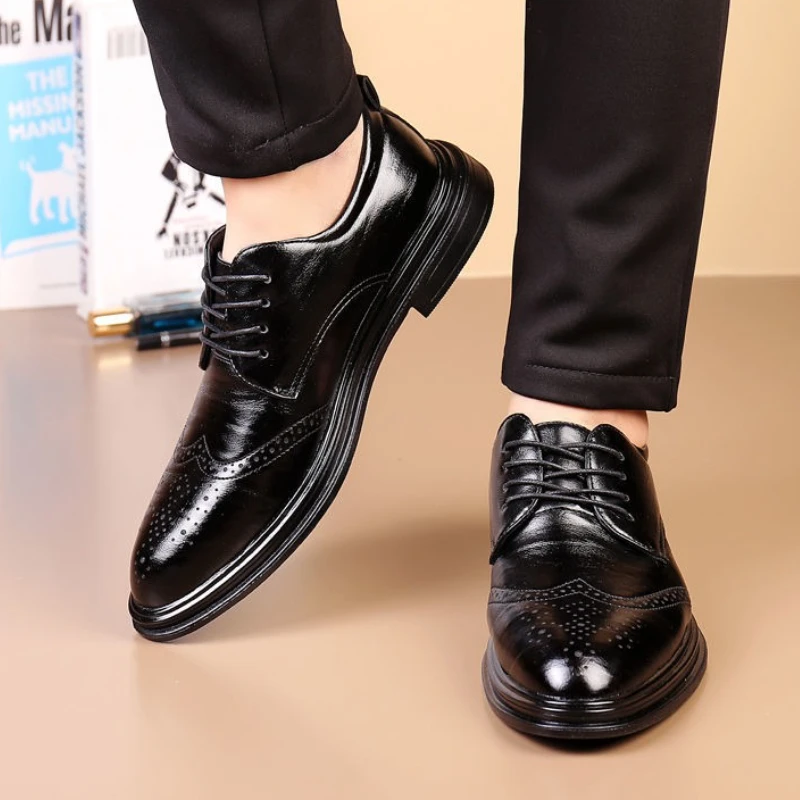 

Дышащие летние модельные туфли на шнуровке с круглым носком, мужские легкие кожаные туфли в стиле 2025 года, повседневная деловая офисная социальная обувь для мужчин