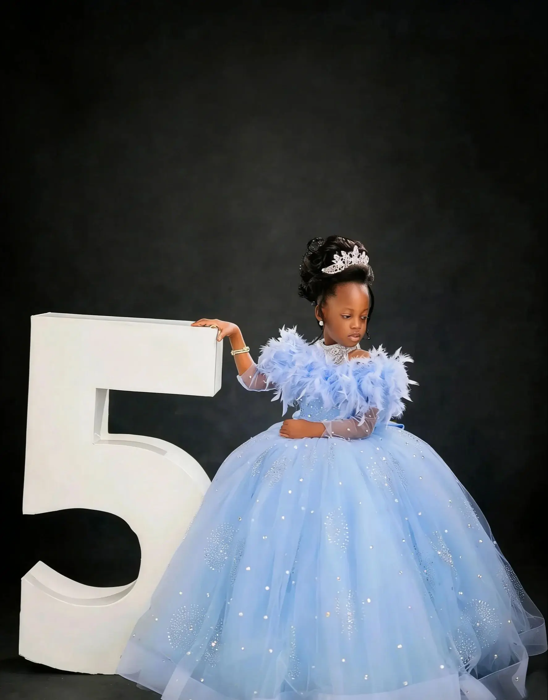 

Princess Customized Flower Girl Dresses For Wedding Beading Feathers Sequins Tulle Kids Birthday Party First Communion Gowns