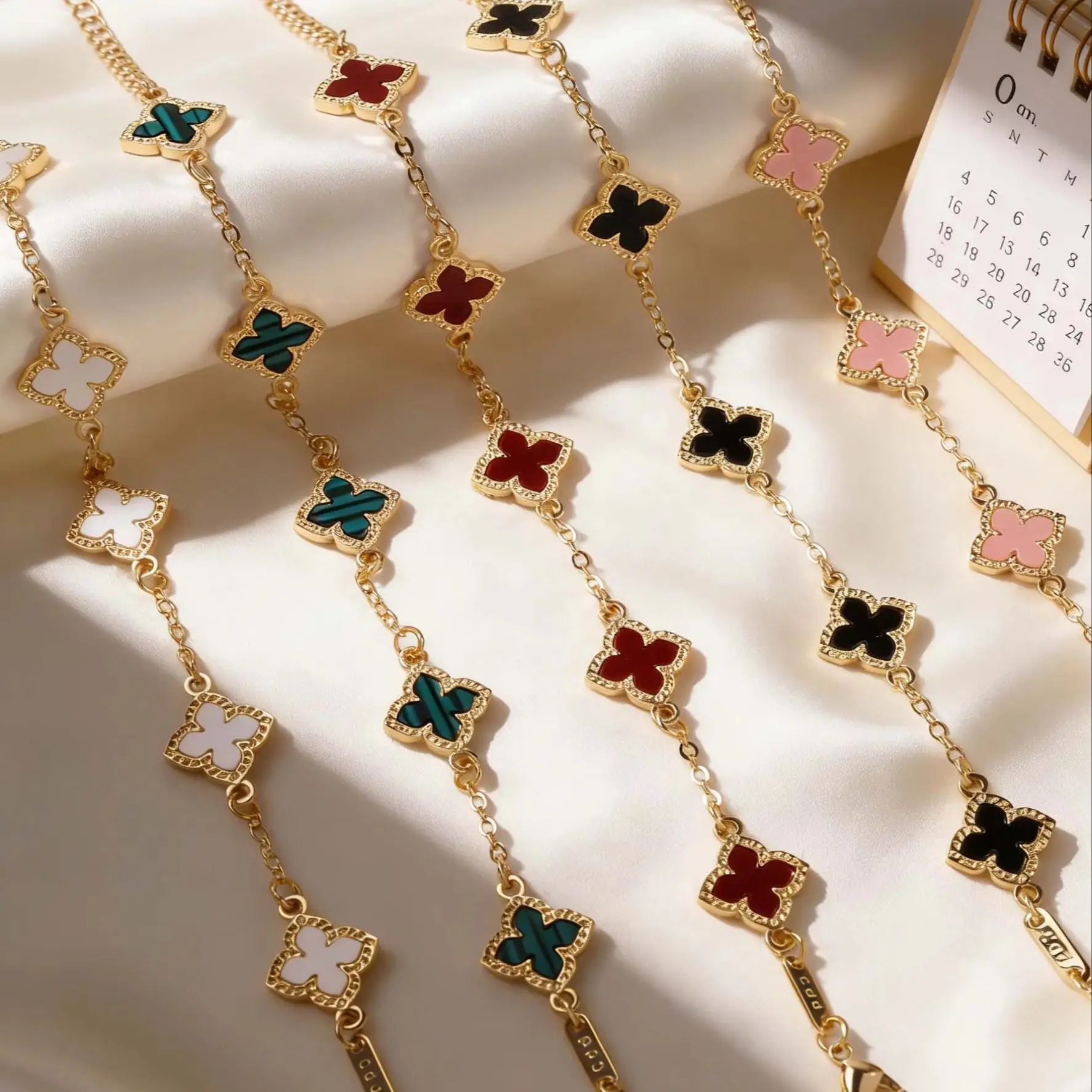 5pcs Fashionable  Unique Lightly Luxurious Vintage Versatile Colorful Four-Leaf Clover Bracelet Set for Women  Jewelry
