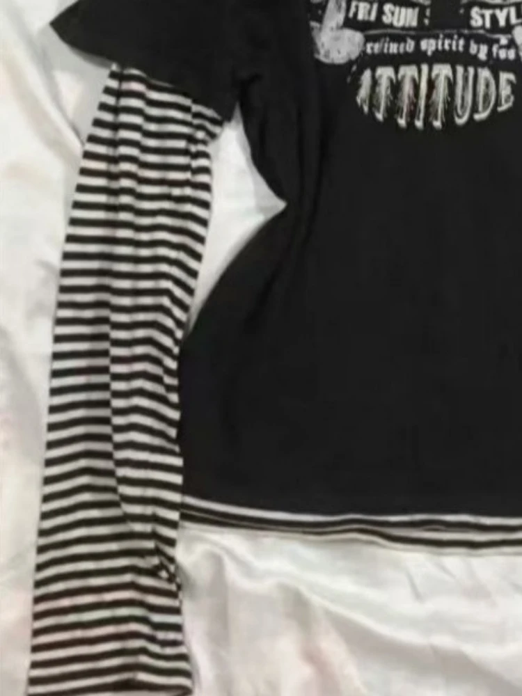 Y2k الجمالية رسالة مقنعين بلايز المرأة شريط المرقعة ملابس الشارع الشهير عادية تيز نمط Preppy الجرونج وهمية قطعتين تي شيرت