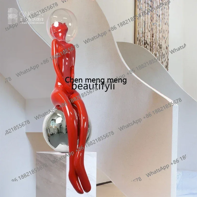 cc182R 大型の床から天井までの抽象的な人物彫刻の装飾品、リビングルームのソファの横、ニッチな高級装飾品の隣