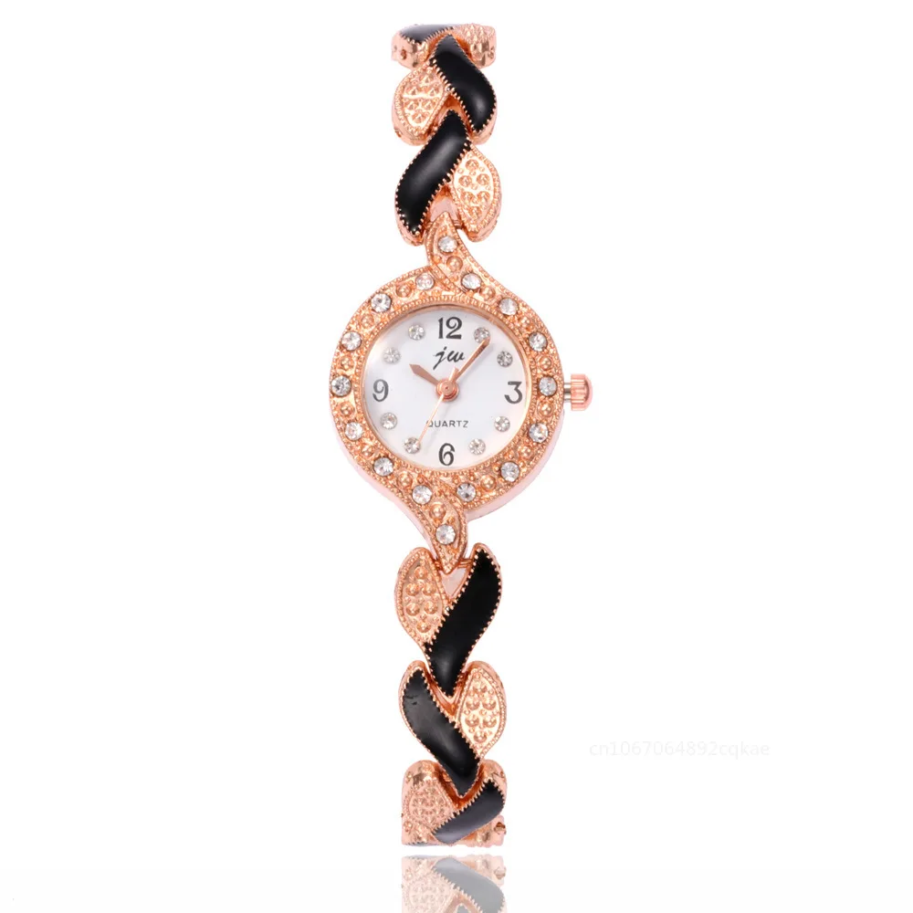 5pcs Fashion Versatile Watch for Women Watch 2024 Fashion Versatile Women\'s Love Watch Band Rhinestone Set Diamond British