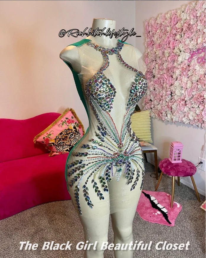 Green Sexy Homecoming Dresses Sparkling Crystal Studded Embellished Party Dresses Black Girls See Through O Neck Short Dresses