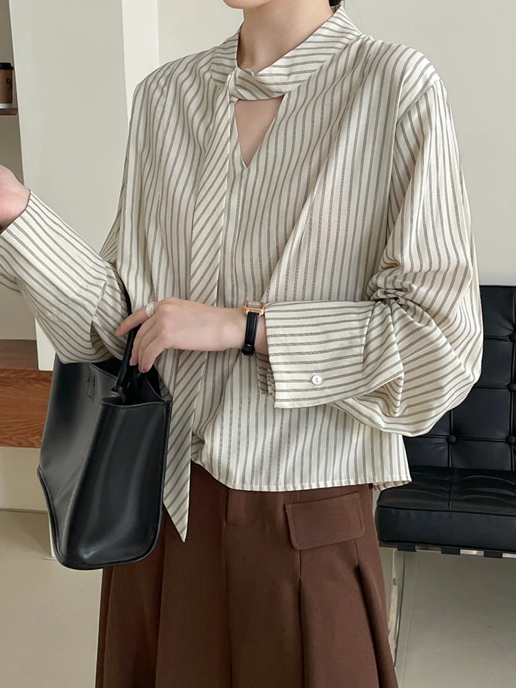 [EAM] Women Striped Hollow Out Elegant Big Size Blouse New Stand Collar Long Sleeve Shirt Fashion Spring Autumn 2024 1DH6783