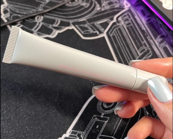 Nuevo lápiz labial hidratante, lápiz labial de colores, lápiz labial hidratante, delineador de labios rejuvenecedor natural, cosméticos para el cuidado de los labios