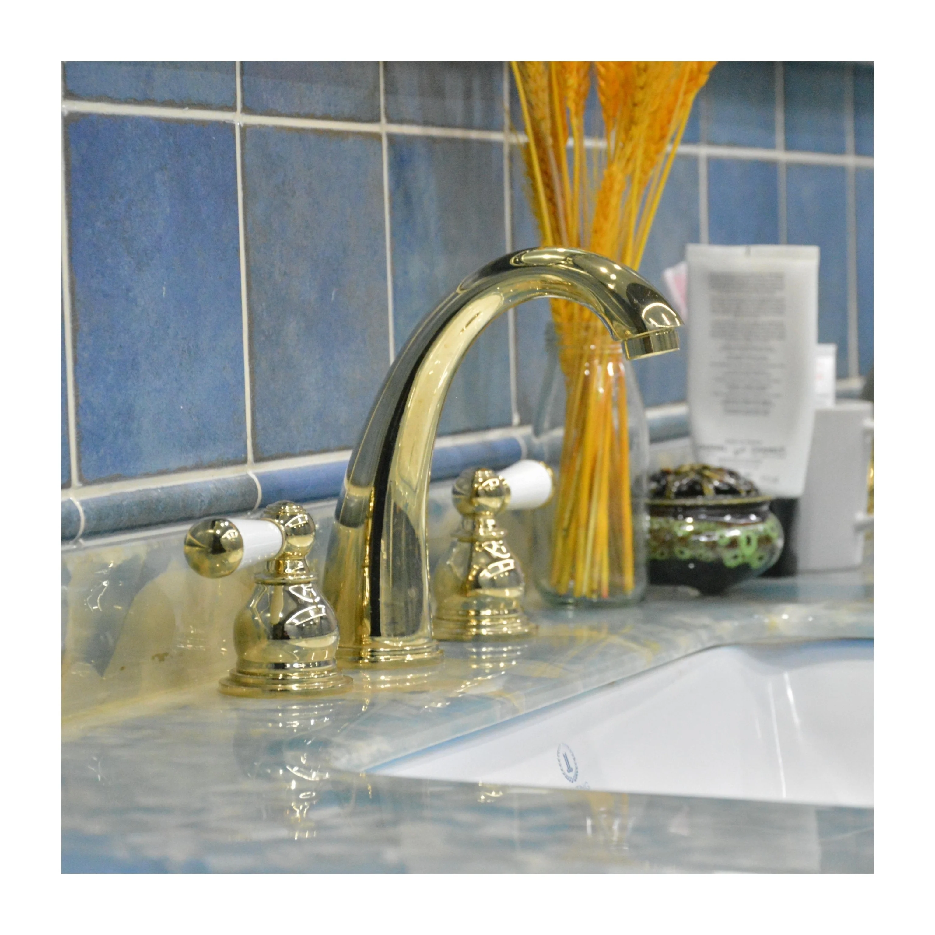 

Новый стиль, классические роскошные латунные антикварные смесители для раковины с двойной ручкой и 3 отверстиями с керамической ручкой