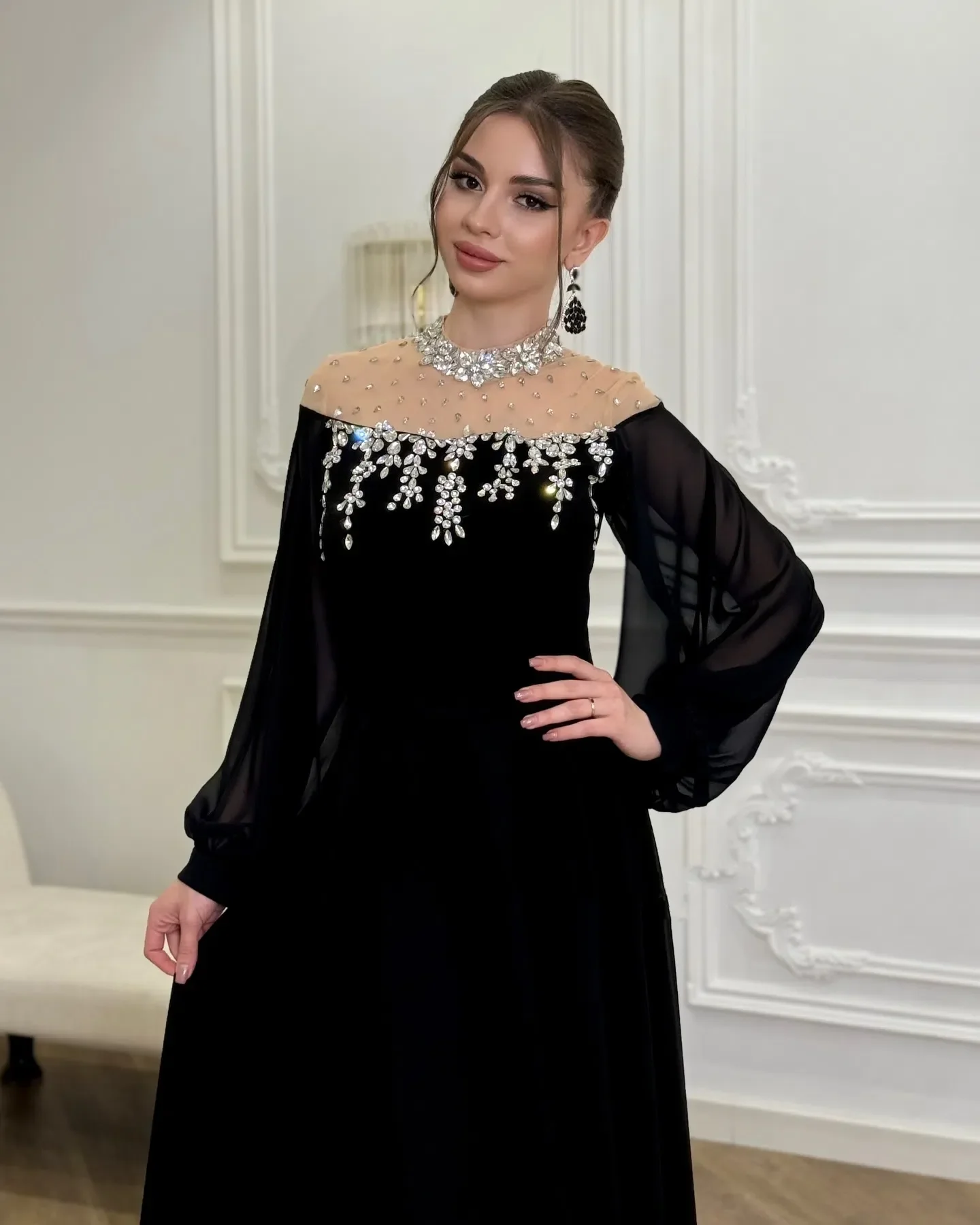 Aangepaste hoge kwaliteit klassieke prachtige mode chiffon plooi kralen strass a-lijn hoge kraag lange jurken galajurken