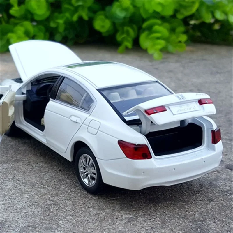 1:32 HONDA Accord Alloy Car Model Diecast Metal Toy Vehicles Car Model Collection Sound and Light High Simulation Kids Toys Gift