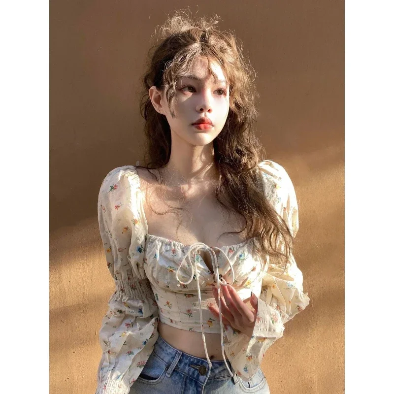 

French Sexy Shirt with Female Design Niche Bubble Sleeves Floral Shirt Sweet and Spicy Girl Style Short Top
