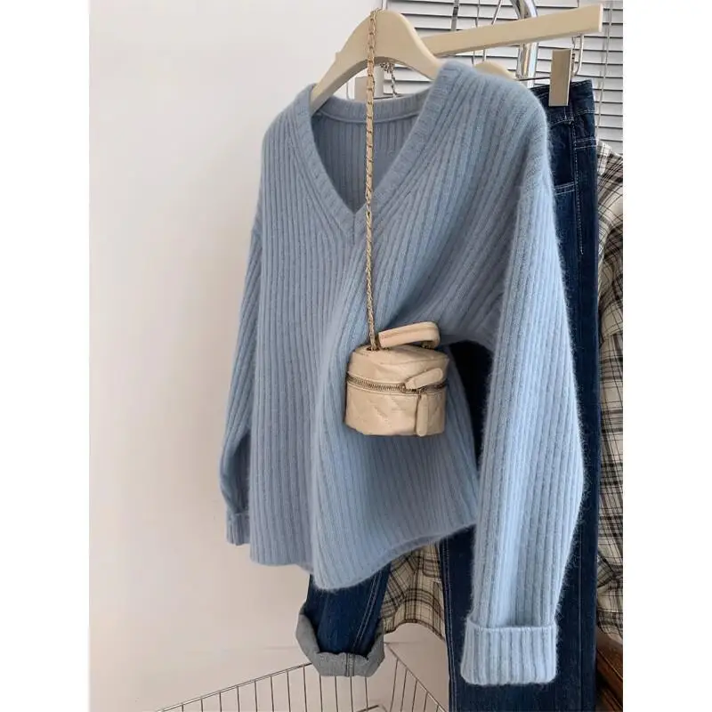 

Blue v-neck sweater for women in autumn and winter, loose, lazy style, high-end sense, knitted sweater for small people