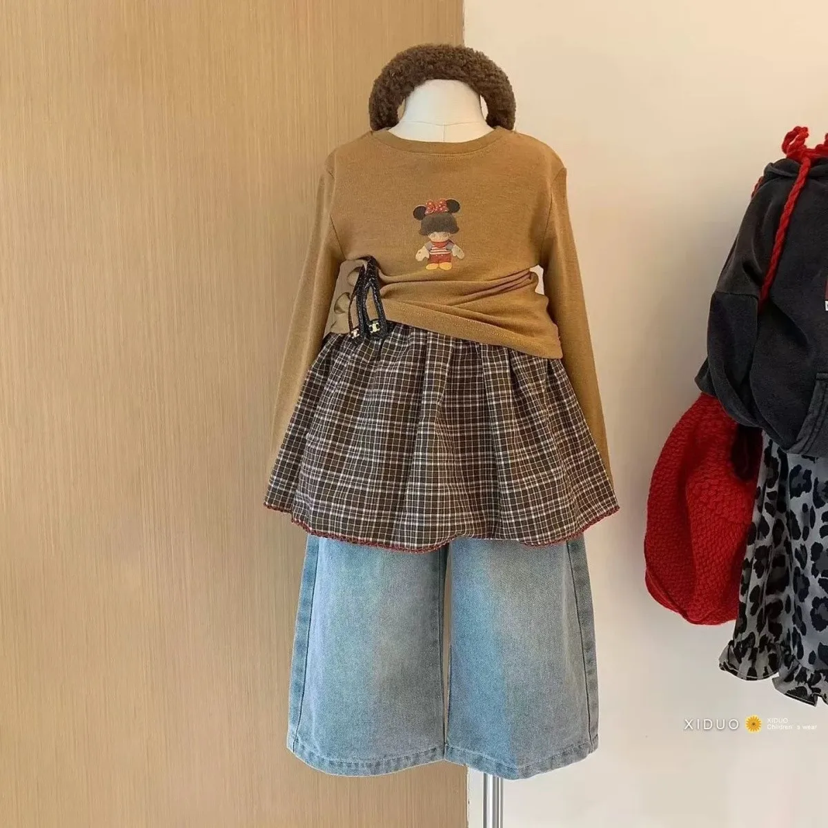 

Spring and Autumn Girls' Set New Fashionable Children's Long Sleeve T-shirt+Fart Curtain+Deinm Wide Leg Pants 3-Piece Set