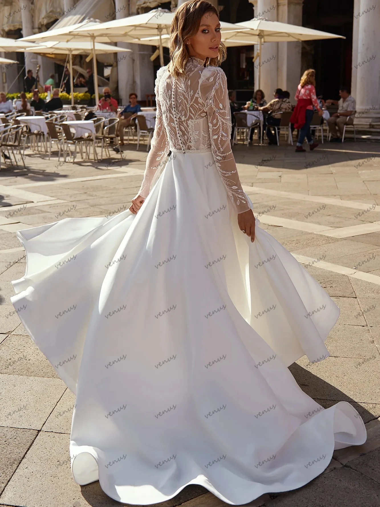 Suknie ślubne w stylu vintage satynowe suknie ślubne aplikacje pełne rękawy szaty na formalne przyjęcie na szyję Vestidos De Novia dostosowane