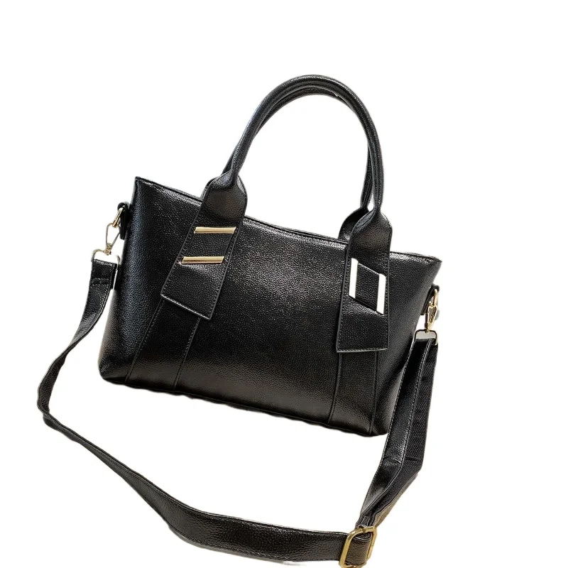 

Черная сумка-мессенджер: универсальная, подчеркивающая индивидуальность, новинка 2026 года, европейский и американский тренд, модная женская сумка через плечо.