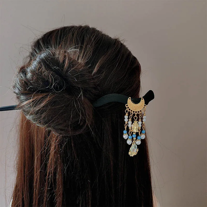 

Деревянная заколка для волос в форме полумесяца с кисточкой и ощущением изысканности. Это высококачественная заколка для волос и украшение на голову.