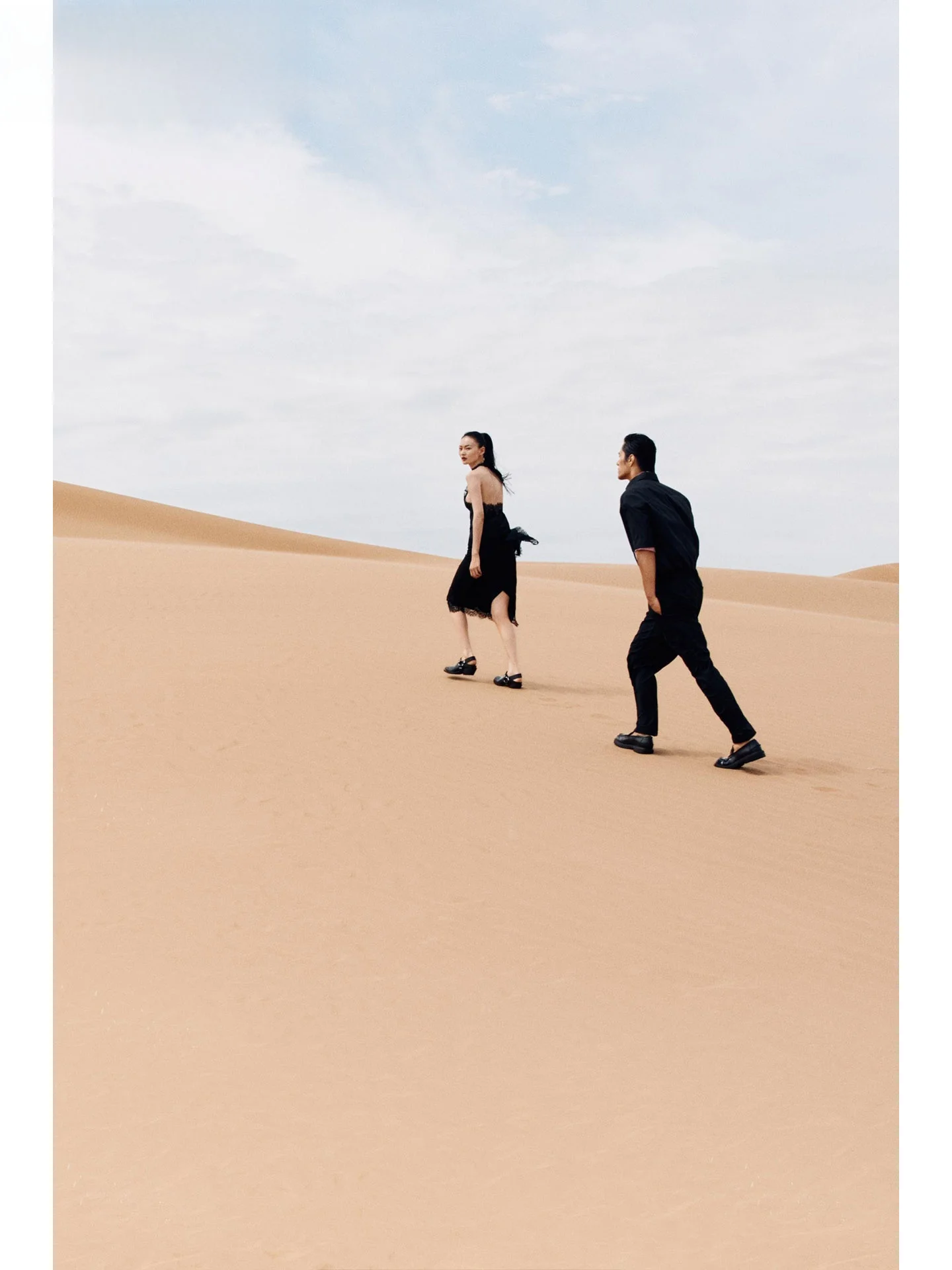 

ZAPRHA 2022, осенняя модная кружевная шелковая атласная текстура со средней талией, дизайнерская юбка с разрезом, повседневные женские юбки f-длины