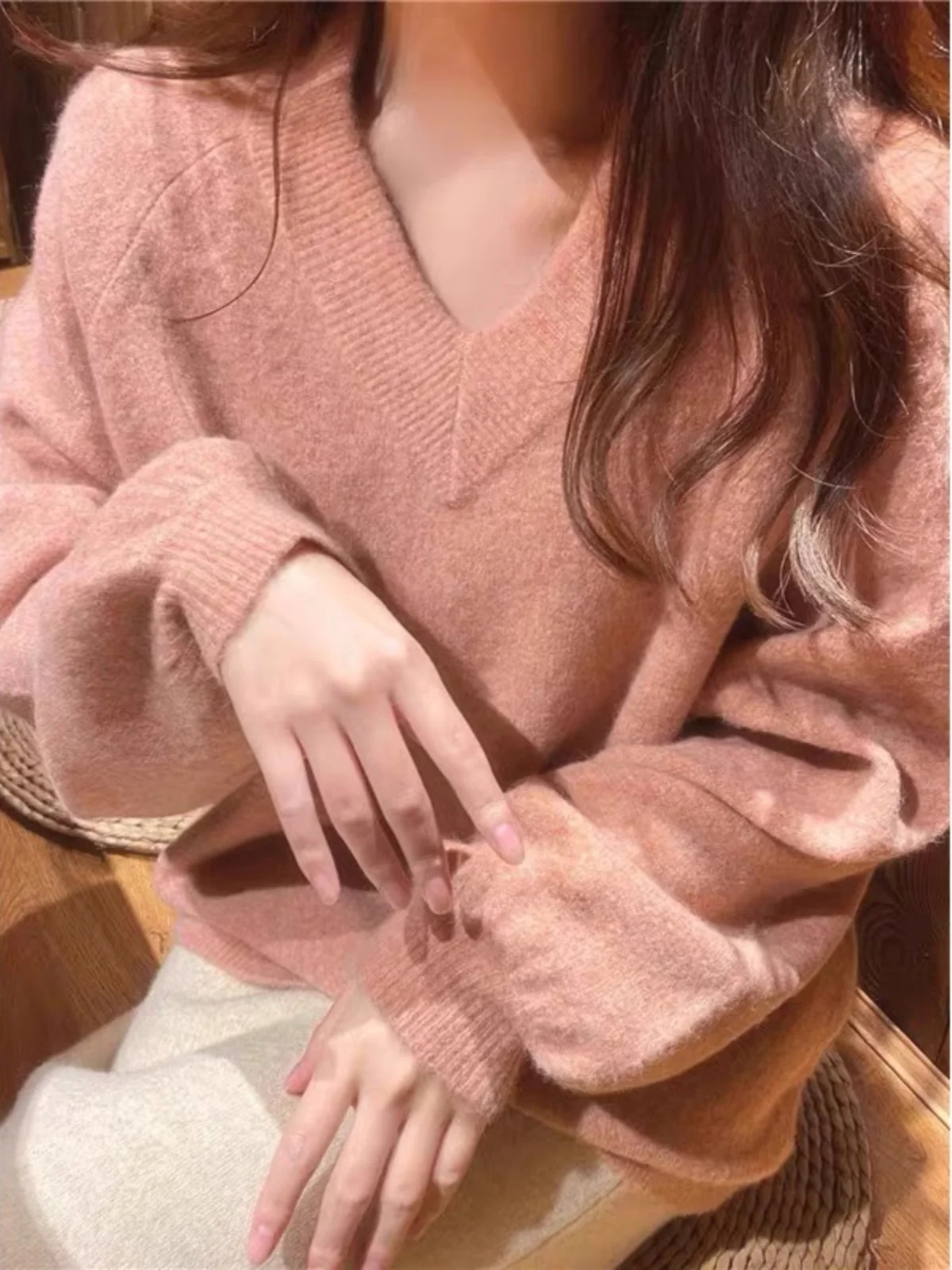 부드러운 티엔드 브이넥 여성 스웨터 루즈핏 아우터 니트 탑 파스텔 핑크 가을 겨울 편안한 레이지 스타일 캐주얼