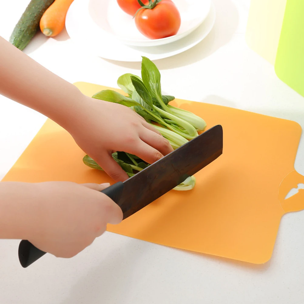 

4pcs Flexible Cutting Board Mat Plastic Chopping Board Non-Slip Hangable Design Bright Color Kitchen Prep Mat For Fruit Meat