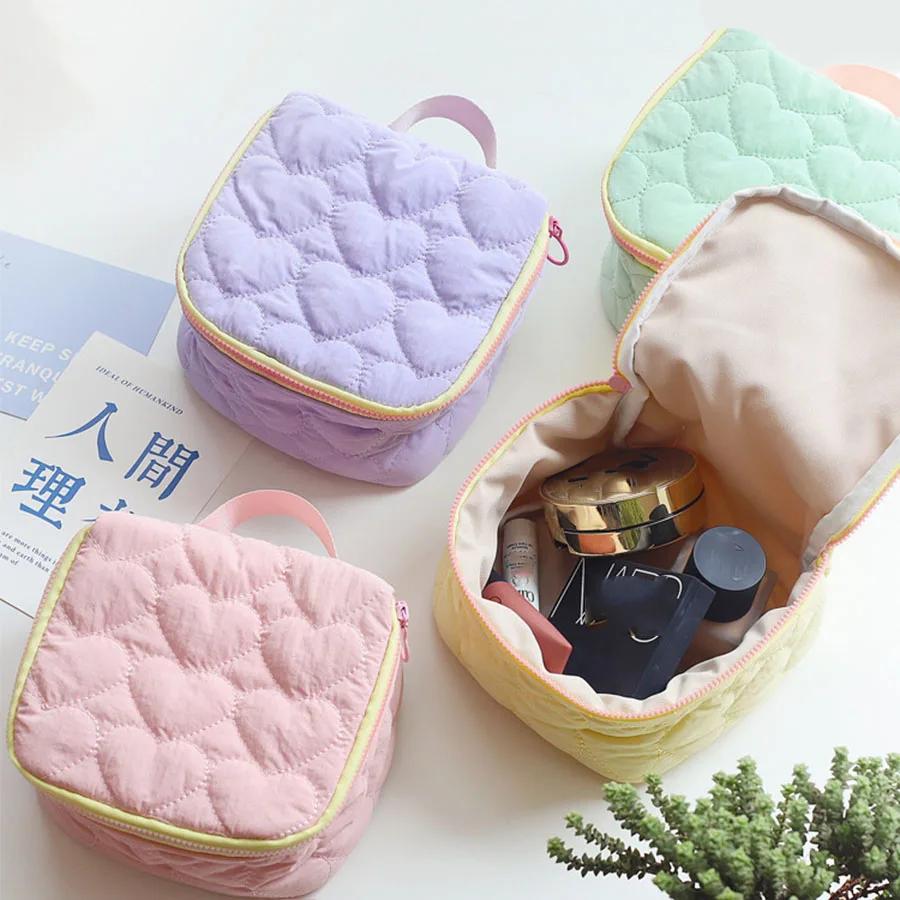Borsa per il trucco Cute Love versione coreana Borsa per il lavaggio della borsa da viaggio portatile di grande capacità